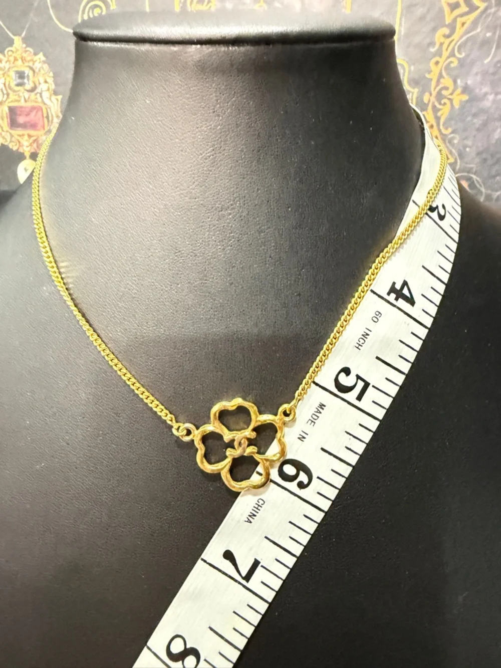 CHANEL 1983 Four Leaf Clover Cutout CC Logo Choker Necklace - Picture 7 of 7
